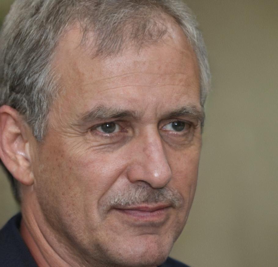 Retrato profesional de Guillermo Salas